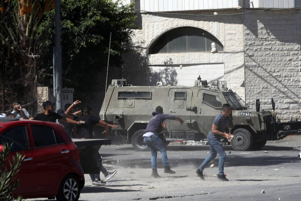 Palestinian youths clash with Israeli troops following four Palestinians killed by Israeli forces during a military raid in the West Bank city of Jenin on September 28, 2022. (Photo: Stringer/APA Images)