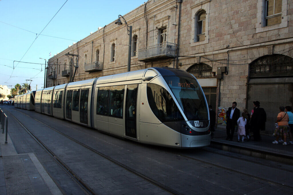 Passengers wait for a light rail train in Jerusalem, on Aug. 29, 2011. (Photo: Issam Rimawi/APA Images)