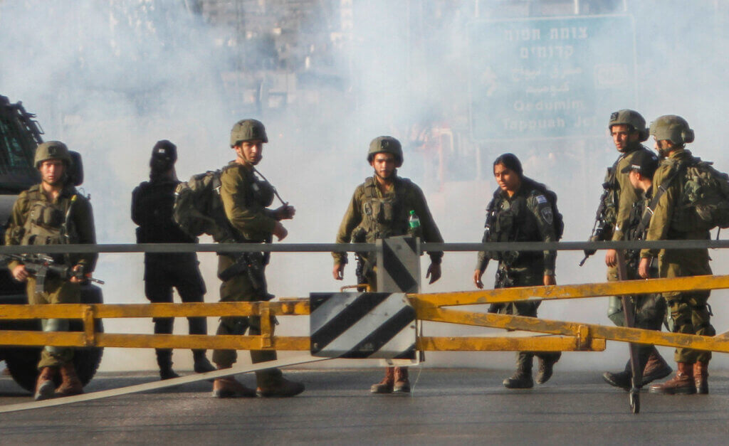 Israeli army forces near the Hawara checkpoint in the northern West Bank October 4, 2022. (Credit Image: Nasser Ishtayeh/SOPA Images via ZUMA Press Wire/APAIMAGES)