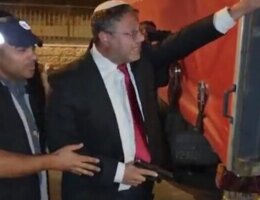 MK Itamar Ben Gvir pulling a gun as he joined a group of Israeli settlers attempting to storm a house in the East Jerusalem neighborhood of Sheikh Jarrah on October 13, 2022. (Screen capture: Twitter)