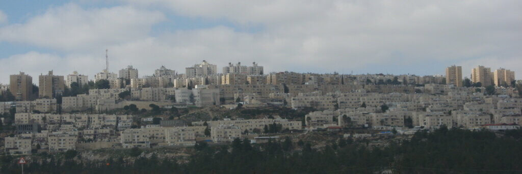 A photo of the Israeli settlement Neve Yaakov taken in 2008. (Photo: Wikimedia)