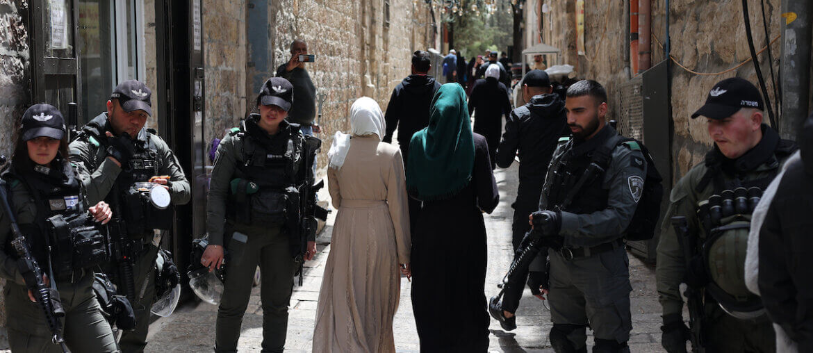 Israeli police outside the Al Aqsa compound in Jerusalem during the third Friday of Ramadan, April 7 2023. (Photo: Ilia Yefimovich/dpa via ZUMA Press/APAimages)
