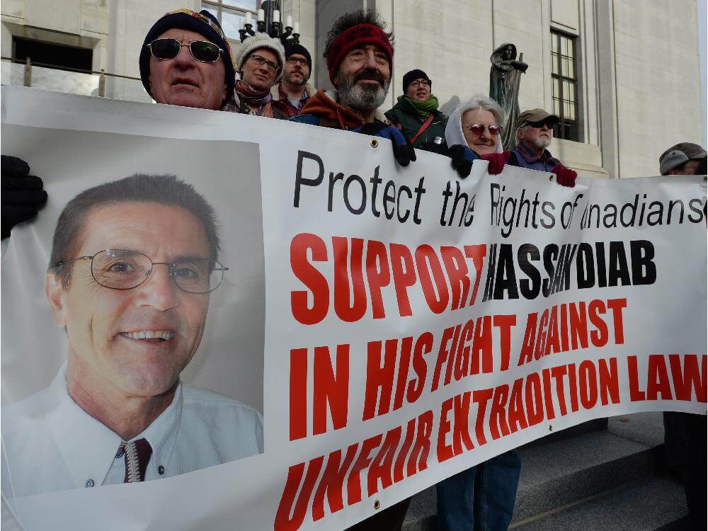 Supporters of Hassan Diab rally outside the Supreme Court of Canada in Ottawa on Thursday, November 13, 2014. (Photo: THE CANADIAN PRESS/Sean Kilpatrick via justiceforhassandiab.org)