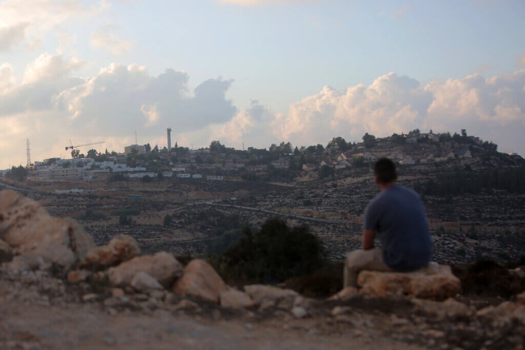 A view of the Jewish settlement Ma'aleh Labouna taken from the West Bank town of Laban near Nablus, August 28, 2018. (Photo: Shadi Hatem/APA Images)