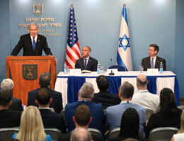 Netanyahu with Hakeem Jeffries and AIPAC President Michael Tuchin. Aug. 7, 2023. From Israeli Government Press Office.