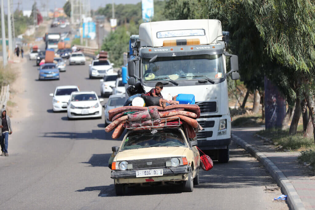 Palestinians leave Gaza City with their belongings as they flee from their homes following the Israeli army's warning on October 13, 2023. (Photo: Atia Darwish/APA Images)