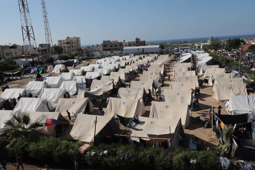 Displaced Palestinians in a temporary shelter at a UNRWA training college in the southern Gaza Strip city of Khan Younis, Oct. 19, 2023. (Photo: Naaman Omar/APA Images)