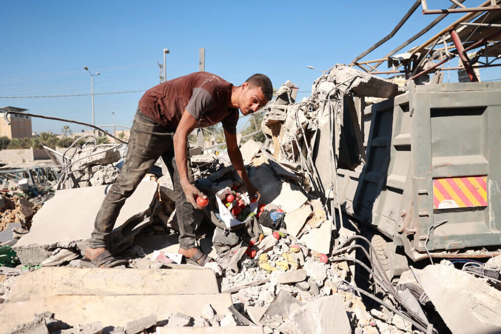 People search through buildings, destroyed during Israeli air strikes a day earlier, in the southern Gaza Strip on November 16, 2023 in Nuseirat, Gaza. (Photo: Bashar Taleb/APA Images)