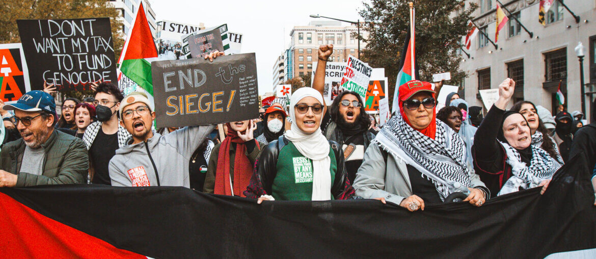Tens of thousands of pro-Palestine supporters protested in front of the White House in Washington, D.C., on November 4, 2023. (Photo: © Eman Mohammed)