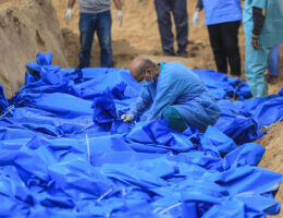 Palestinians bury the bodies of 110 victims in a mass grave in the Khan Yunis cemetery in the southern Gaza Strip, November 22, 2023. (Photo: © Mohammed Talatene/dpa via ZUMA Press APA Images)