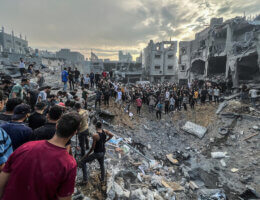 Palestinians search for survivors following an Israeli airstrike in the Jabalia refugee camp north of Gaza City, October 31, 2023. (Photo: © Fadi Wael Alwhidi/dpa via ZUMA Press)