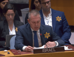Permanent Representative of Israel, Gilad Erdan, at the UN wearing a yellow star. (Photo: Screenshot from video on The Telegraph Youtube Channel)