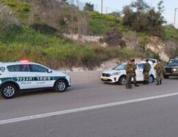 Israeli Police deploy roadblocks to catch workers without permits in Israel. (Photo: Israel Police PR)
