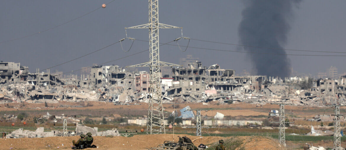 Israeli soldiers stationed just outside Gaza overlooking the Shujaiya neighborhood in Gaza City, December 29 2023. (Photo: © Atef Safadi/EFE via ZUMA Press APAimages)