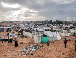 A view of a makeshift camp housing displaced Palestinians, in Rafah in the southern Gaza Strip, on January 02, 2024. (Photo: Bashar Taleb/APA Images)