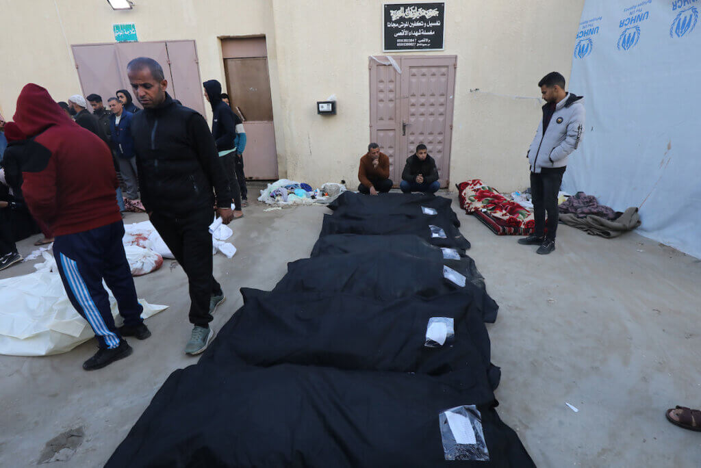Palestinians mourn as they collect the bodies of relatives martyred in Israeli attacks for burial from the morgue of Al-Aqsa Hospital in Deir El-Balah, Gaza Strip, February 21, 2024. (Photo: Naaman Omar/APA Images)