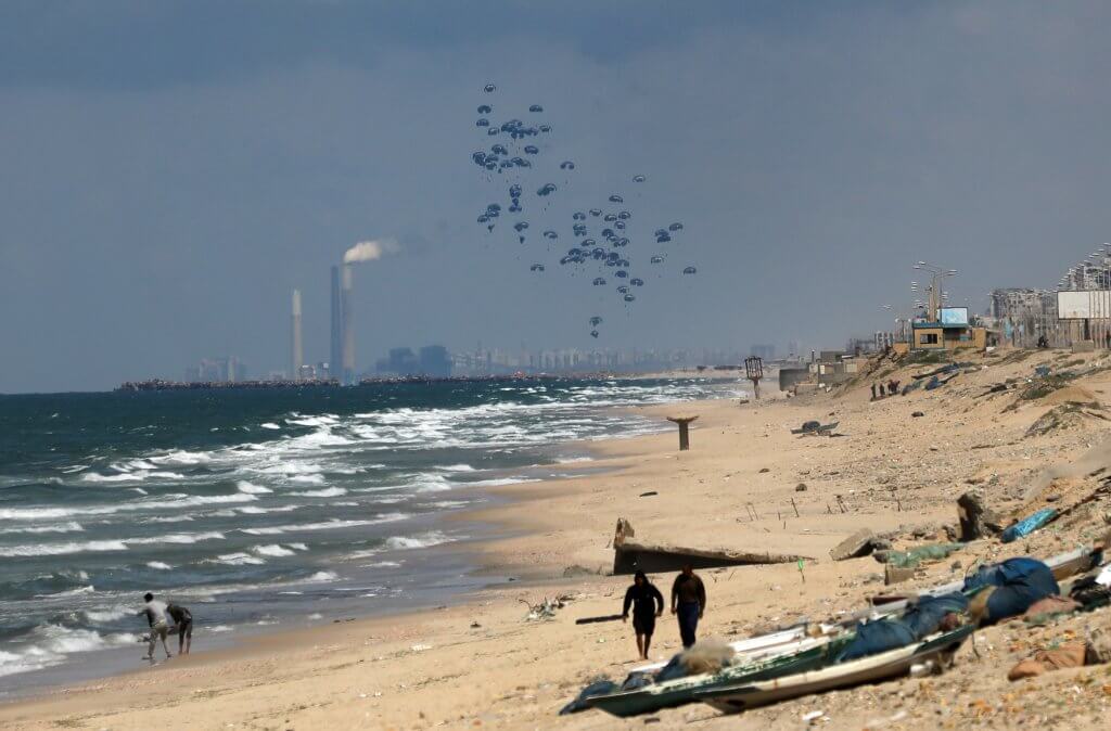 Airdrops over northern Gaza, March 25, 2024. (Photo: Omar Ashtawy/APA Images)