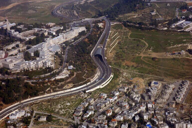 Aerial view of the road from Jerusalem to the settlement of Ma'ale Adumim, with the Hebrew University campus on the left, 2007. (Photo: Israel National Photo Collection)