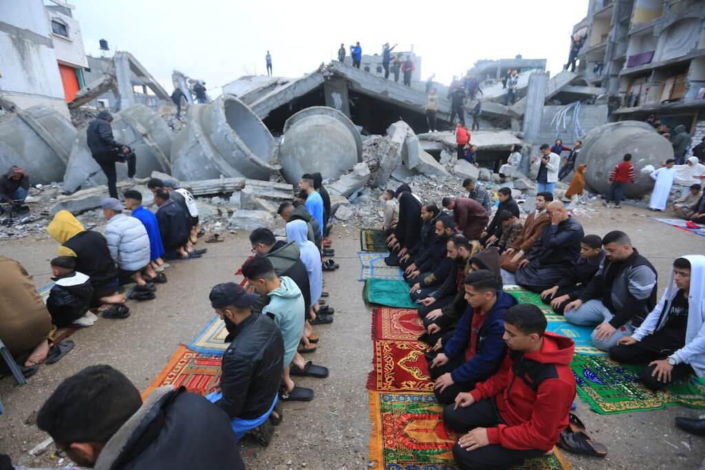 Palestinians perform Eid al Fitr prayers at the destroyed Al-Farouq Mosque in Rafah. Eid al-Fitr marks the end of the Muslim holy month of Ramadan, April 10, 2024. (Photo: © Mohammed Talatene/dpa via ZUMA Press APA Images)