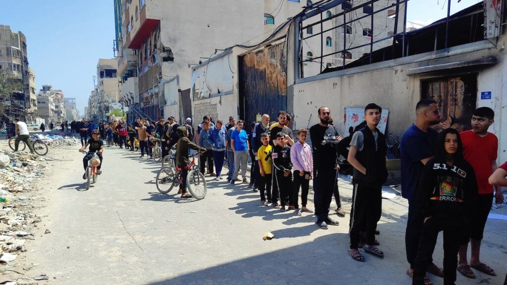 The line for bread at a bakery which returned to service after being shut down for several months due to the lack of flour and energy, amid the ongoing Israel war on Gaza, in Gaza City, April 19, 2024. (Photo: Khaled Daoud/APA Images)