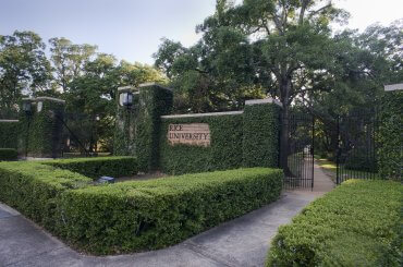 The main entrance of Rice University (Photo: Katie Haugland Bowen/Wikimedia)