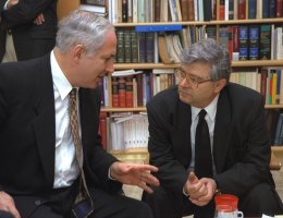 Aharon Barak (right) and Benjamin Netanyahu (left) in 1996. (Photo: Government Press Office, Israel National Photo Collection)