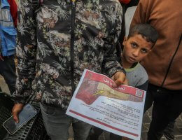 Palestinians holds a leaflet dropped by the Israeli army on eastern Rafah, ordering them to evacuate and move towards the west of the city and the city of Khan Younis, May 6, 2024. (Photo: © Abed Rahim Khatib/dpa via ZUMA Press/APA Images)