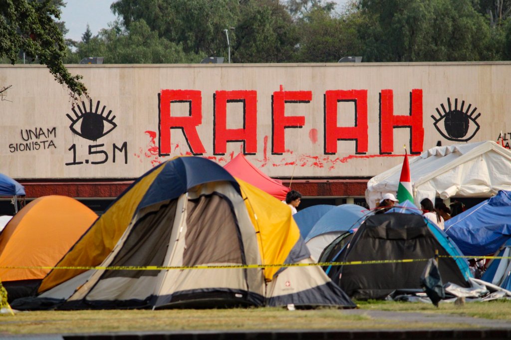 'Los Ojos Puestos son Rafah' Students at UNAM in Mexico City hold a protest encampment for Palestine. (Photo: Elizabeth Sauno)