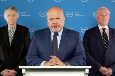 Karim Khan, the chief prosecutor of the International Criminal Court (center), announces he is seeking arrest warrants from the court’s judges for Prime Minister Benjamin Netanyahu and Defense Minister Yoav Gallant, along with Hamas leaders Yahya Sinwar, Mohammed Deif and Ismail Haniyeh, May 20, 2024. (ICC)