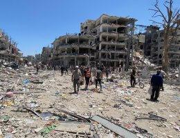 Palestinians carry some salvaged belongings as they leave the Jabalia refugee camp in the northern Gaza Strip after they returned briefly to check on their homes on May 30, 2024. (Photo: Khaled Daoud / APA Images)
