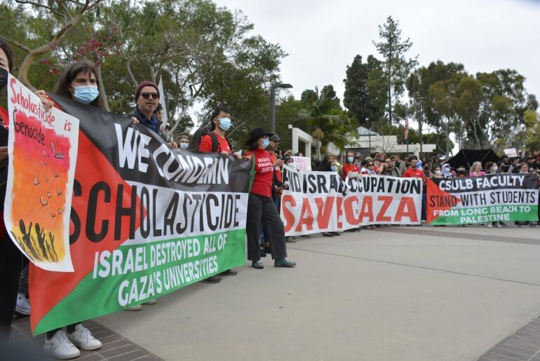 Over 1,000 CSULB students, faculty, and staff rallied for Palestine on May 2, 2024. (Photo: Ben Huff)