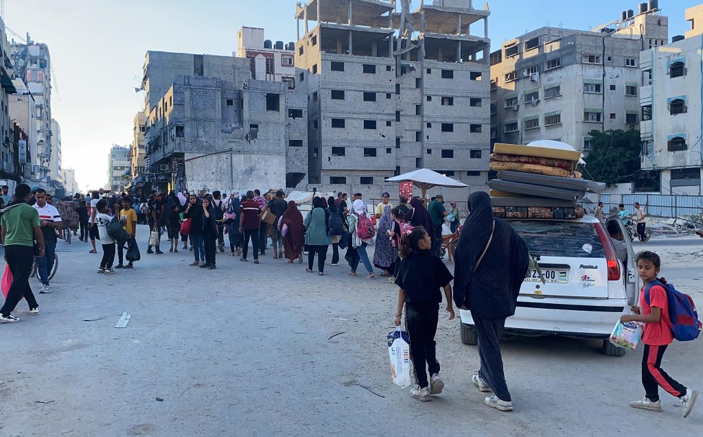 Palestinians flee eastern part of Gaza City after they were ordered by the Israeli army to evacuate their neighborhoods, July 7, 2024. (Photo: Hadi Daoud/APA Images)