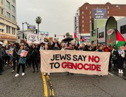 Jewish Voice for Peace and If Not Now mobilize over a 1,000 Jews and allies to shut down Hollywood Blvd. to protest Israeli genocide in Gaza, November 15, 2023. (Photo: Wikimedia Commons)