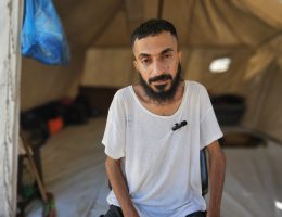 Ibrahim Salem now lives in a tent in Khan Younis. He suffers from severe PTSD and avoids being close to fences. (Photo: Hassan Islieh/Sahat)