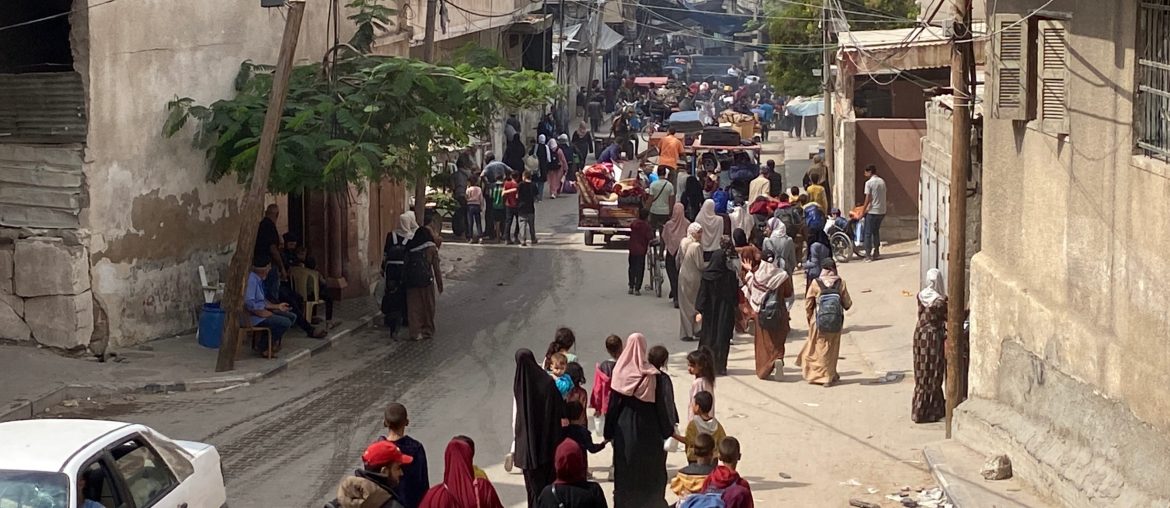 Residents flee after the Israeli army launched heavy air and artillery attacks in Gaza City, October 6, 2024. (Photo: Hadii Daoud/APA Images)