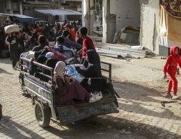 Displaced Palestinians ordered by the Israeli military to evacuate the northern part of Gaza flee amid an Israeli military operation in Jabalia, October 25, 2024. (Photo: © Mahmoud Issa/Quds Net News via ZUMA Press Wire/APA Images)