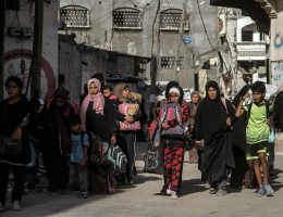 Displaced Palestinians ordered by the Israeli military to evacuate the northern part of Gaza flee amid an Israeli military operation in Jabalia, October 25, 2024. (Photo: © Mahmoud Issa/Quds Net News via ZUMA Press Wire/APA Images)