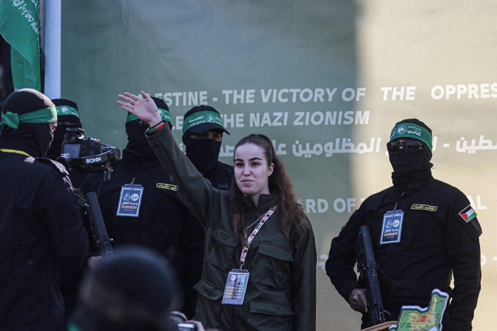 Palestinian Hamas fighters escort female Israeli soldier Agam Berger held in Gaza since the October 7, 2023, as part of a captives exchange deal with Israel, Jabalia, January 30, 2025. (Photo: Omar Ashtawy/APA Images)