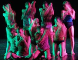 The Batsheva Dance Company performing in 2007. (Photo: David Shankbone - Own work, CC BY-SA 3.0/Wikimedia)