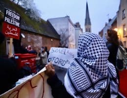 Students rally for Palestine at a "Say No to Braverman at the Oxford Union" protest, on March 3, 2025 (Photo: Feng Ho)