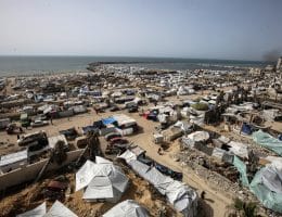 Displacement camp at Gaza's seaport, Gaza City. (Photo: Omar Ashtawy/APA Images)