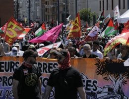 Several thousand protesters wind their way through the streets of Seine-Saint-Denis on Saturday, June 21, during the march toward Le Bourget airport. (Photo: Simon Feisthauer Fournet)