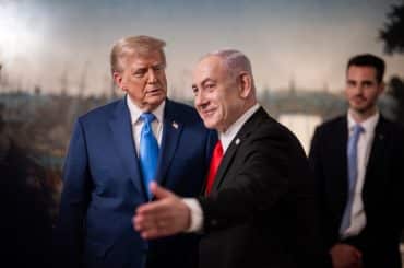 President Donald Trump and Israeli Prime Minister Benjamin Netanyahu speak in the Diplomatic Reception Room before a dinner, Monday, July 7, 2025, at the White House. (Official White House Photo by Daniel Torok)