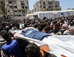 Funeral of the journalists killed in an Israeli strike on Nasser Hospital in Khan Younis, August 26, 2025. (Photo: © Abed Rahim Khatib/dpa via ZUMA Press/APA Images)