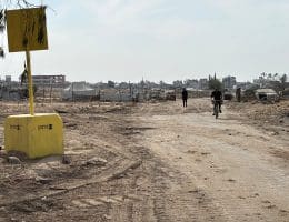 A yellow concrete block placed by Israeli army in Gaza demarcates the "Yellow Line" as part of the US-brokered ceasefire with Hamas, November 2, 2025. (Photo: Ahmed Ibrahim/APA Images)