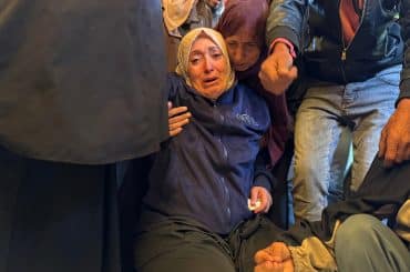Family members of Palestinians killed in Israeli strikes on Bani Suheila in Khan Younis, Nasser Hospital, November 20, 2025. (Photo: Mohammed Salama/APA Images)