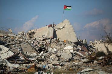 Displaced Palestinians return to their destroyed homes in the al-Maghraqa area south of Gaza City, January 31, 2024. (Photo: Omar Ashtawy/APA Images)