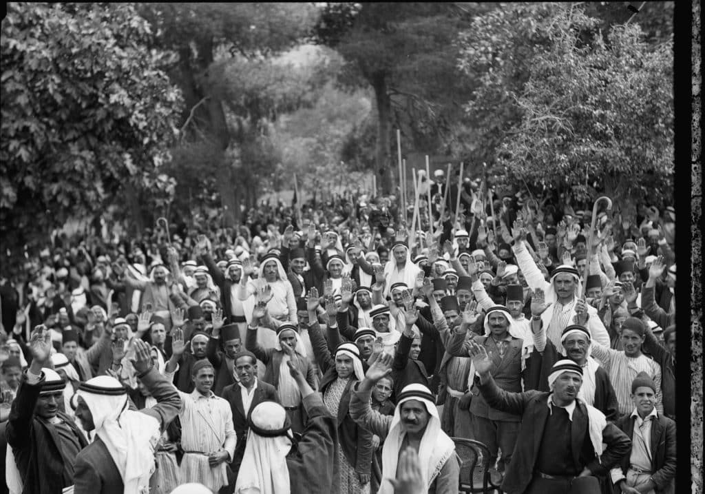 Palestinians in Abu Ghosh taking the oath of allegiance to the Arab cause during the Great Revolt in 1936. (Photo: G. Eric and Edith Matson Photograph Collection)