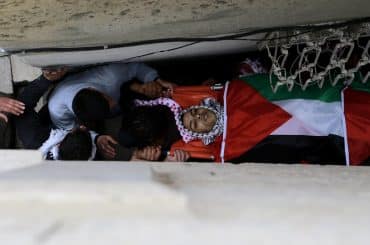 Palestinian mourners carry the body of 19-year old Jihad al-Jaafari, who was shot dead on the roof of his house after Israeli soldiers raided Dheisheh refugee camp at dawn in Bethlehem, February 24, 2015. (Photo: Shadi Hatem/APA Images)