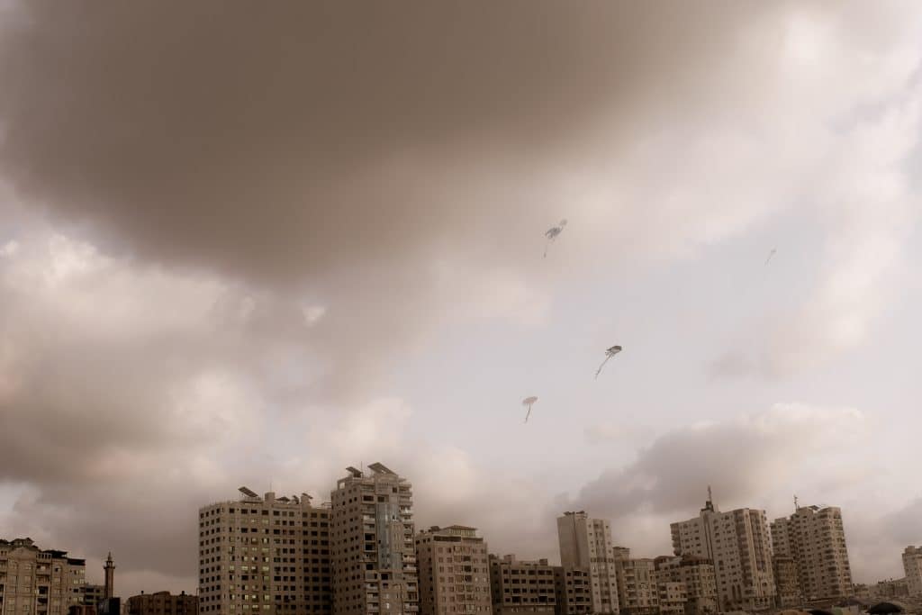 Kites cut through Gaza's skyline. Kites cutting through Gaza's skyline. (Photo: Mahmoud Nasser)